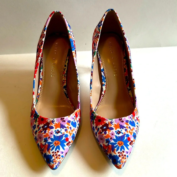 Kelly & Katie Shoes - Kelly & Katie multicolored floral heels, size 6